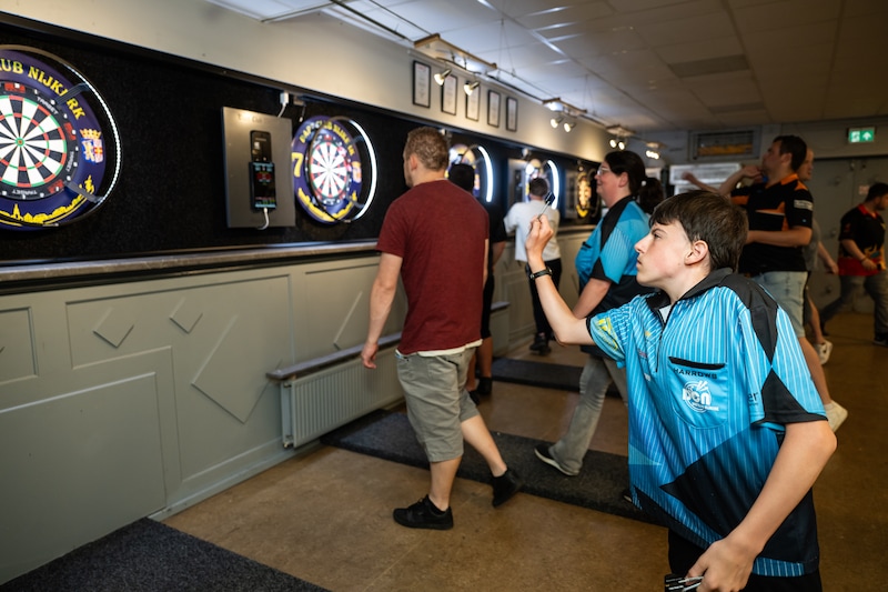 darts club